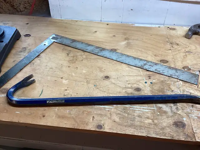 équerre et barre à clou $25.00