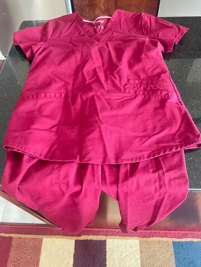 Three sets of medical scrubs in good condition! - Photo 3