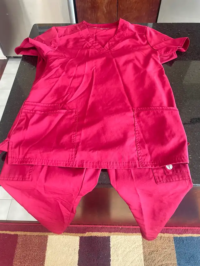 Three sets of medical scrubs in good condition! - Photo 4
