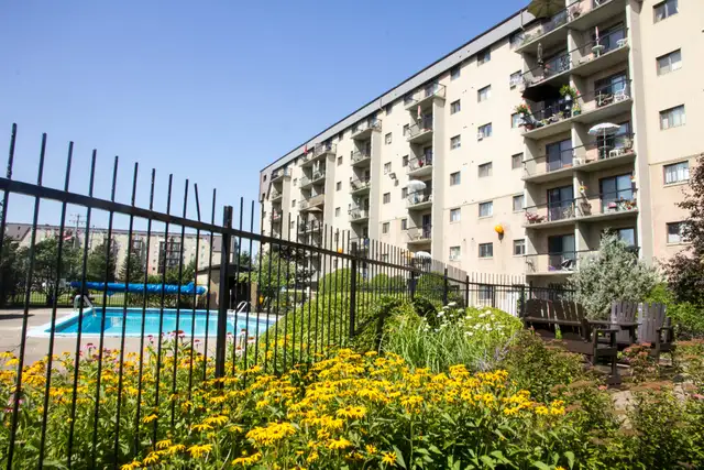 4 1/2 - 5 1/2 Charlesbourg - Piscine - jardins - août - libre - Photo 2