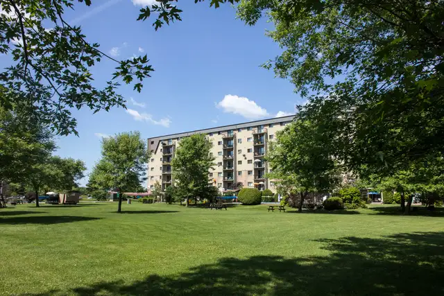 4 1/2 - 5 1/2 Charlesbourg - Piscine - jardins - août - libre - Photo 3
