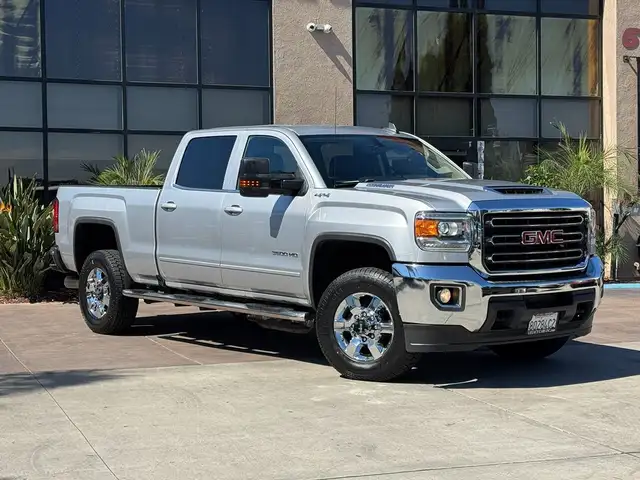2018 GMC Sierra 2500HD SLE 4WD-6.6L-DURAMAX DIESEL-CREW CAB-8' L