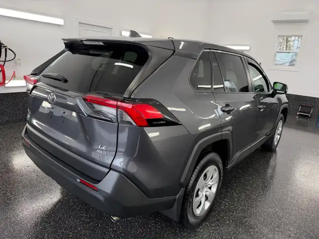 2022 Toyota RAV4 LE All Wheel Drive - Photo 4