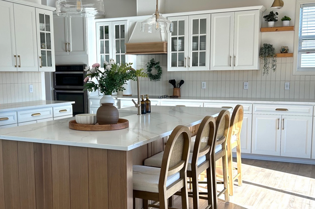 Countertop With Large Grey Veins 437-522-8447