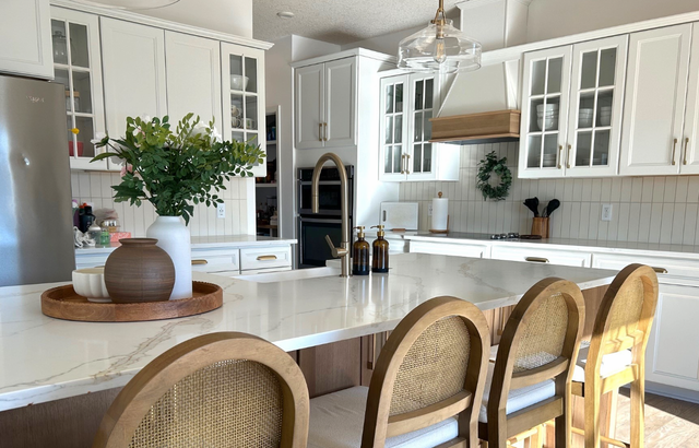Countertop With Large Grey Veins 437-522-8447 - Photo 3