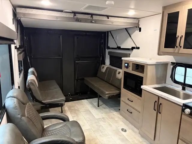 2024 Grand Design 27’ Toy Hauler - Photo 6