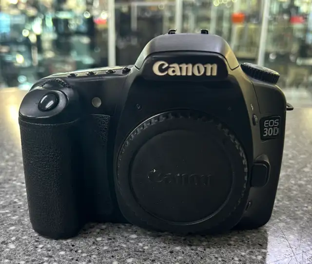 Canon 30D 8.2MP DSLR