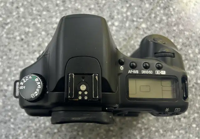 Canon 30D 8.2MP DSLR - Photo 3