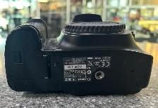 Canon 30D 8.2MP DSLR - Photo 4