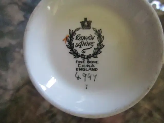 Queen Anne YUKON fine bone china set, Pattern # 6997 - Photo 4