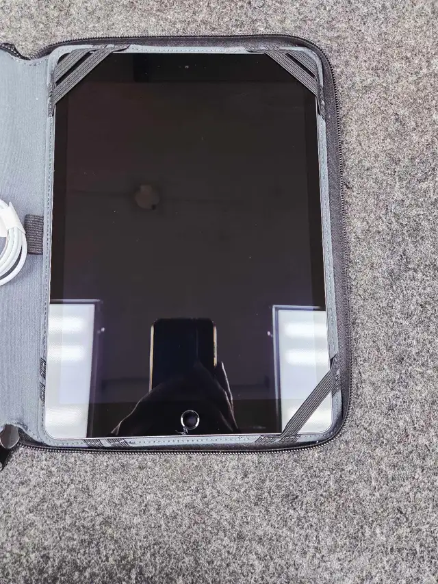Ipad 7TH GEN - Photo 4