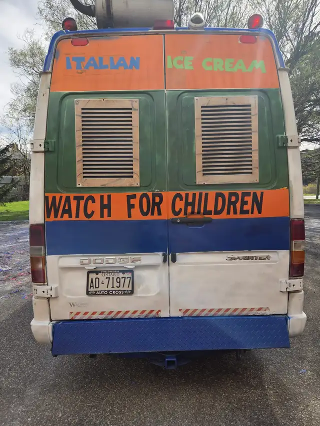 Ice Cream Truck for Sale - Fully Equipped, Ready to Make Money. - Photo 2