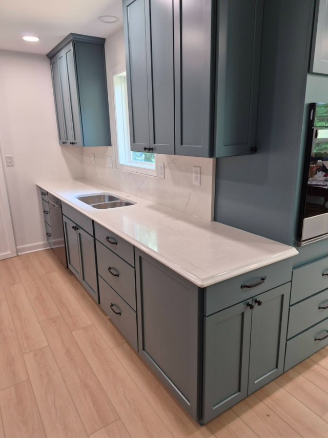 Grey White Countertop - With Blue Island - Photo 4