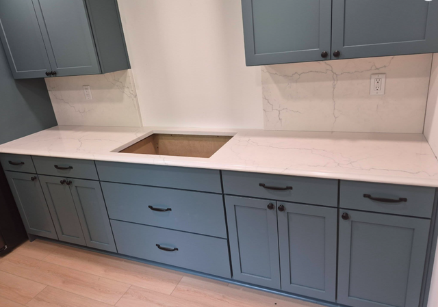 Grey White Countertop - With Blue Island - Photo 5