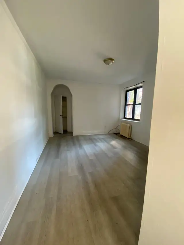 APARTMENT  FOR  RENT IN WINDSOR - Photo 5