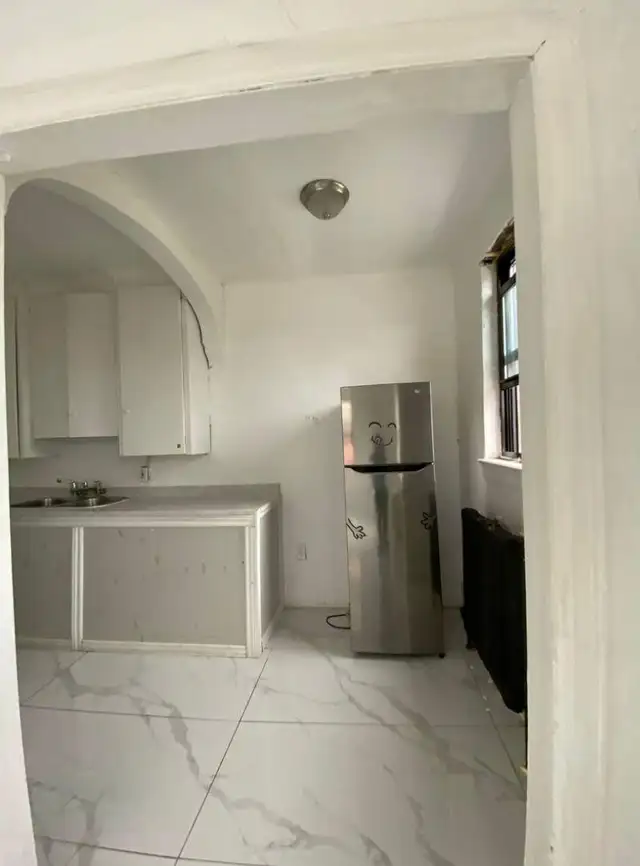 APARTMENT  FOR  RENT IN WINDSOR - Photo 8