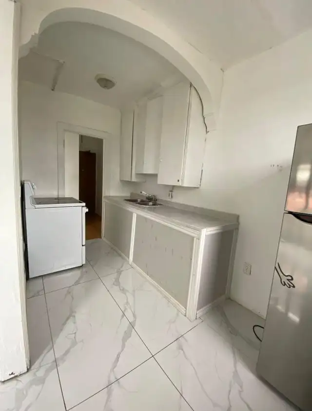 APARTMENT  FOR  RENT IN WINDSOR - Photo 9