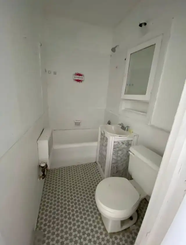 APARTMENT  FOR  RENT IN WINDSOR - Photo 11
