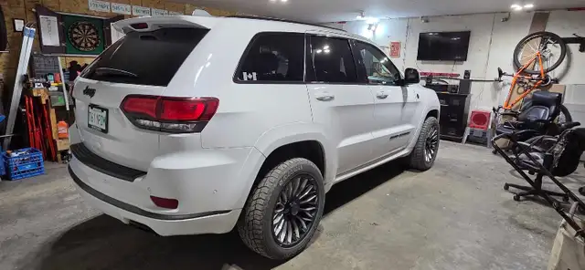 2018 Jeep Grand Cherokee Overland - Photo 2