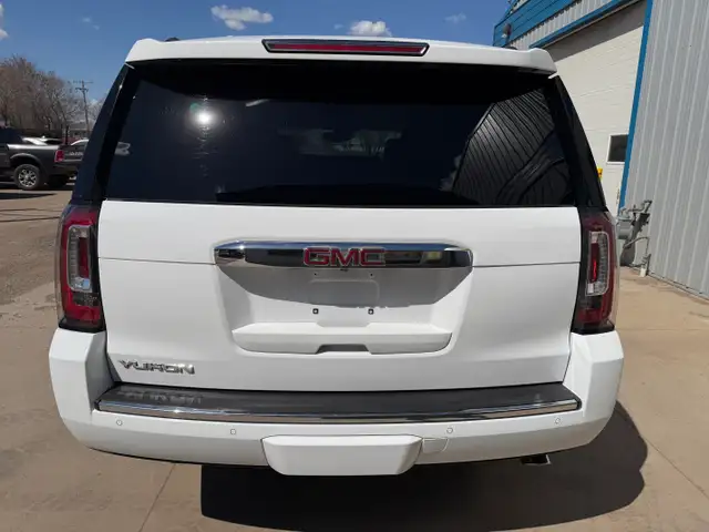 2015 GMC Yukon Denali / Rear Entertainment / Heads Up Display - Photo 23