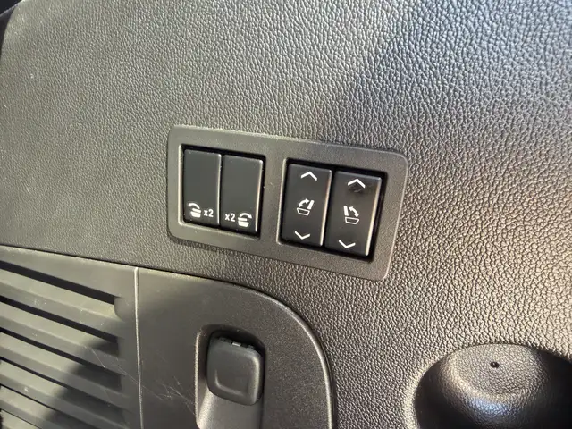 2015 GMC Yukon Denali / Rear Entertainment / Heads Up Display - Photo 25