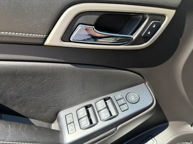 2015 GMC Yukon Denali / Rear Entertainment / Heads Up Display - Photo 28