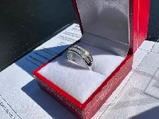 #840 - 14kt White Gold, .91ct Princess Cut Diamond Band, Size 7 - Photo 2