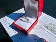 #840 - 14kt White Gold, .91ct Princess Cut Diamond Band, Size 7 - Photo 9