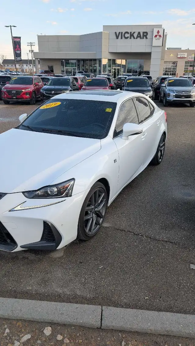2019 Lexus IS 300 AWD/F Sport edition - Photo 3