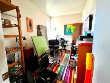 Bright and Spacious 3 bedroom available downtown - Photo 3