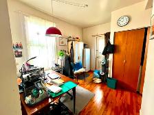 Bright and Spacious 3 bedroom available downtown - Photo 4