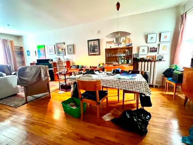 Bright and Spacious 3 bedroom available downtown - Photo 5