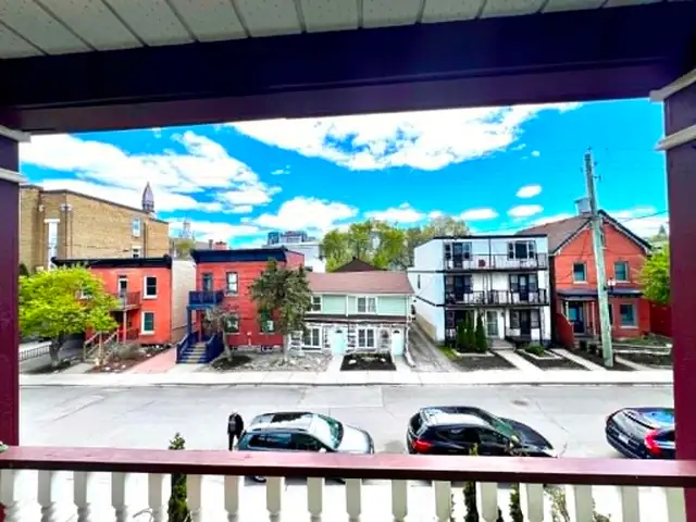 Bright and Spacious 3 bedroom available downtown - Photo 6