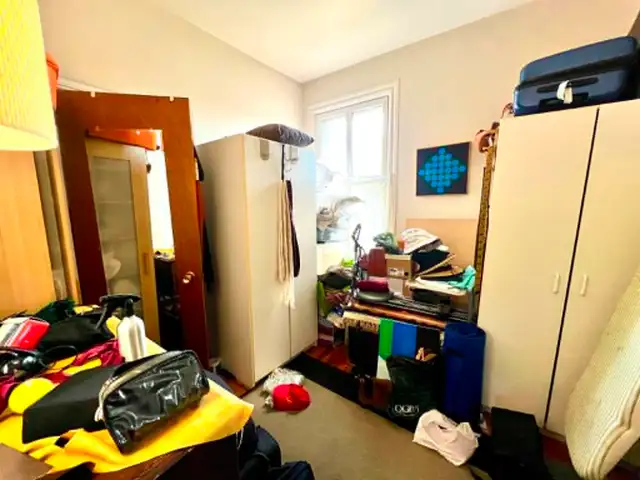 Bright and Spacious 3 bedroom available downtown - Photo 9