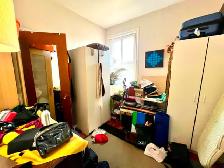 Bright and Spacious 3 bedroom available downtown - Photo 9