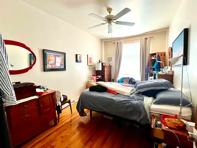 Bright and Spacious 3 bedroom available downtown - Photo 12