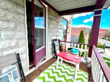 Bright and Spacious 3 bedroom available downtown - Photo 18