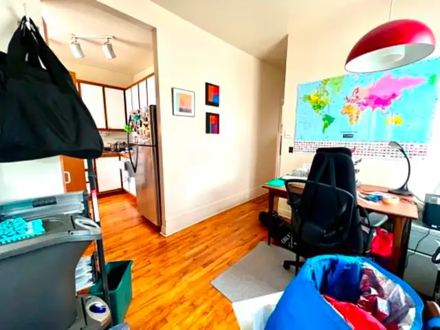 Bright and Spacious 3 bedroom available downtown - Photo 20