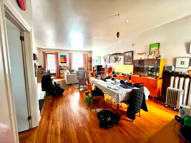 Bright and Spacious 3 bedroom available downtown - Photo 21