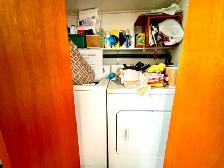 Bright and Spacious 3 bedroom available downtown - Photo 22
