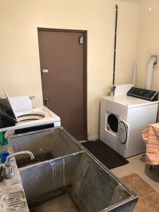 Spacious 2 BR - Great Area - Photo 9