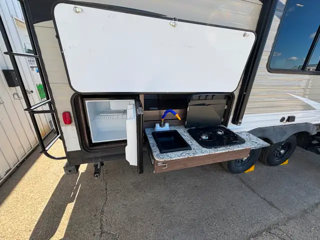 2018 Keystone Hideout 22RBWE - with outdoor kitchen - Photo 3