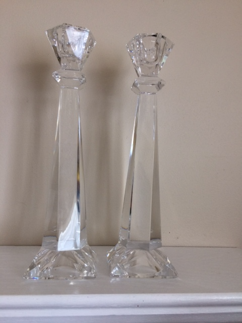 2 BEAUX CHANDELIERS NEUFS EN CRYSTAL DE 10'DE HAUT:$10.00 CHACUN
