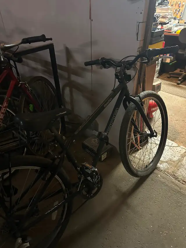 Vélo prêté à rouler en bonne état - Photo 2