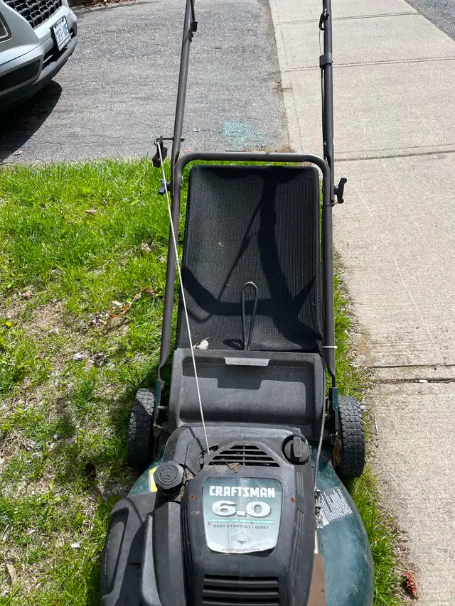 Gasoline lawn mover with bag - Photo 5