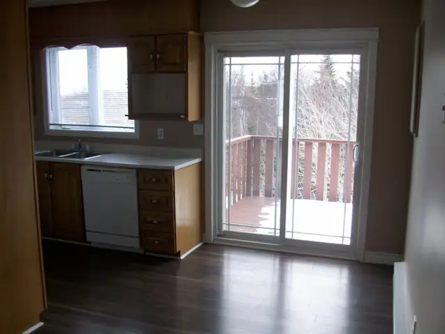 4 bedroom house - heat and light included - Photo 2
