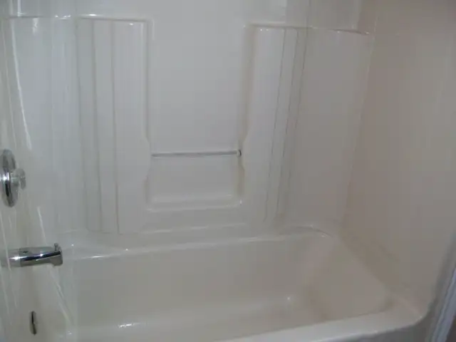 4 bedroom house - heat and light included - Photo 7