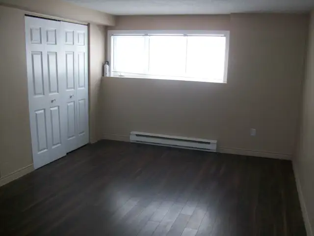 4 bedroom house - heat and light included - Photo 9