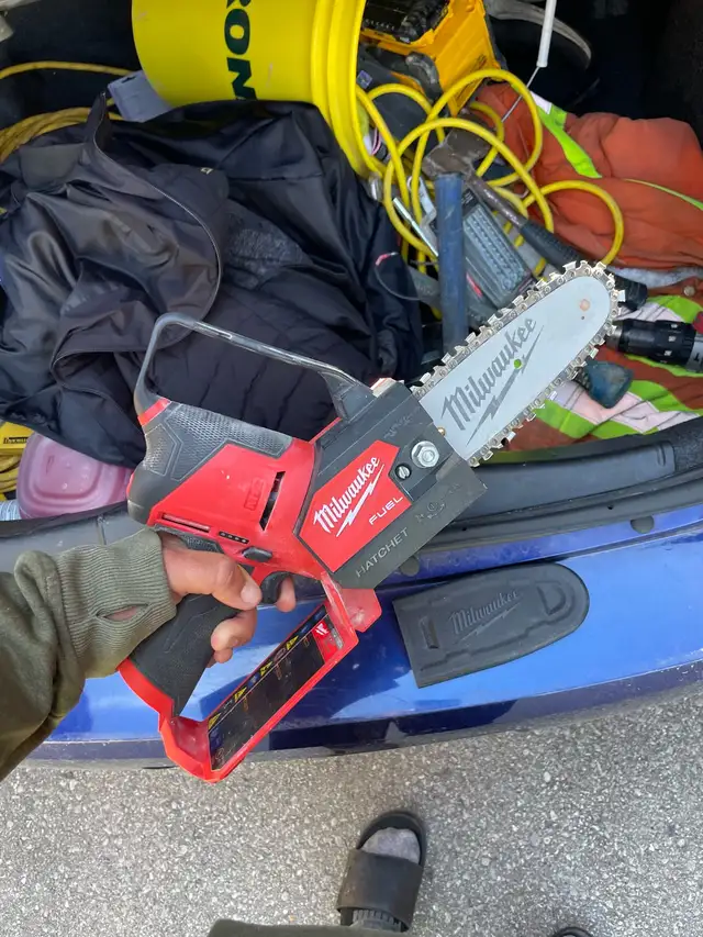 Milwaukee M12 Hatchet Saw