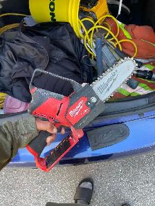 Milwaukee M12 Hatchet Saw